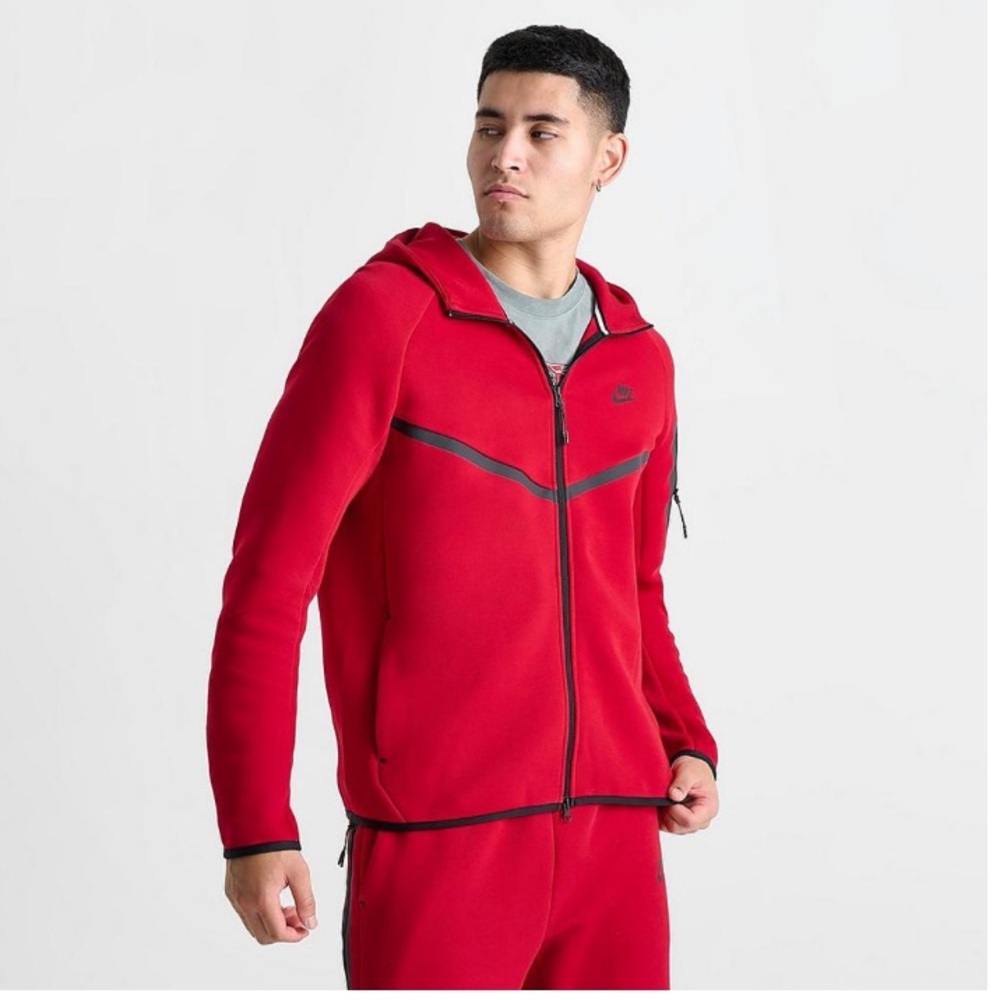 NWT Nike Sportswear Tech Fleece 2-piece Hoodie/Shorts - Gym Red/Black - Picture 3 of 14